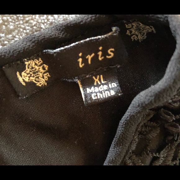 ✨Black Crocheted Sleeveless Boho Cropped Tank w/ Sewn In Tank (Junior)✨ - Picture 3 of 8